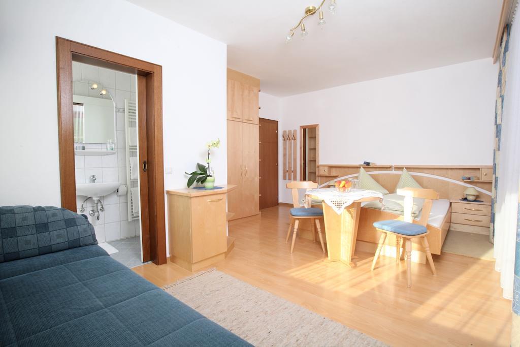 Hotel Garni Haus Anita Liesing Oda fotoğraf