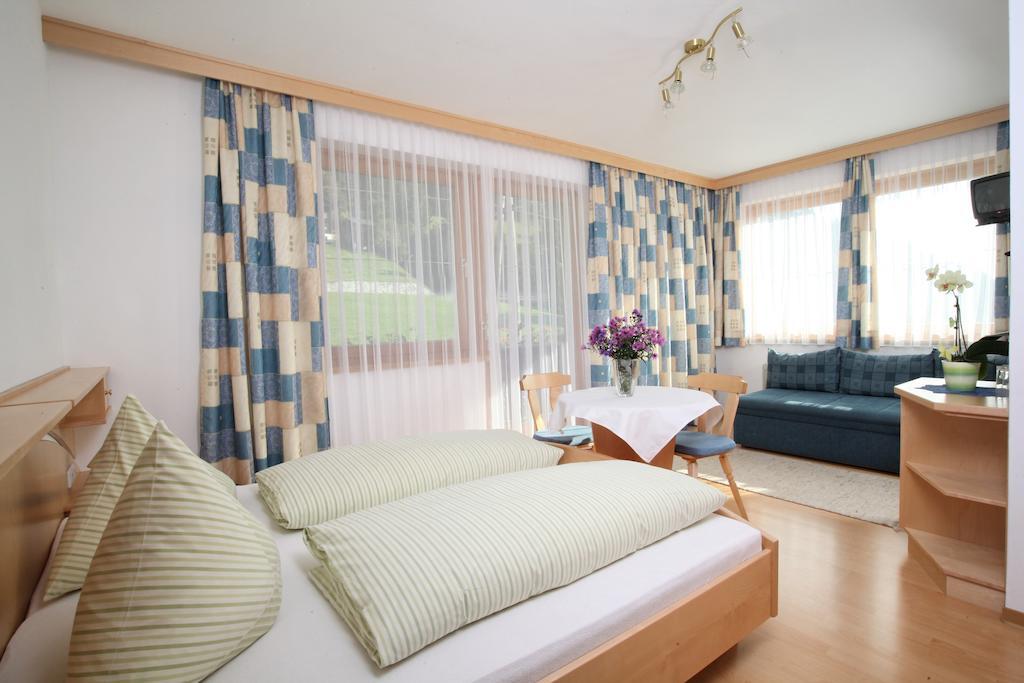 Hotel Garni Haus Anita Liesing Oda fotoğraf