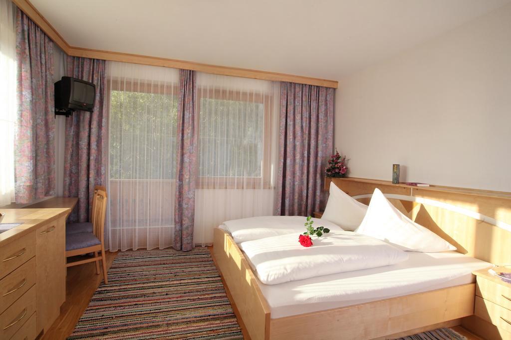 Hotel Garni Haus Anita Liesing Oda fotoğraf