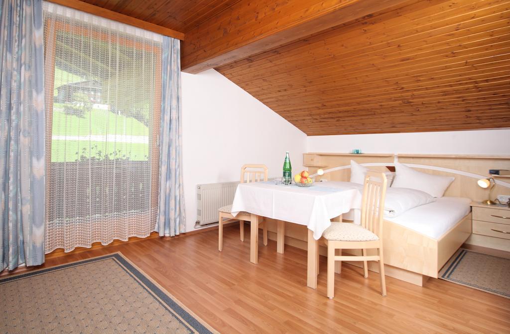 Hotel Garni Haus Anita Liesing Oda fotoğraf